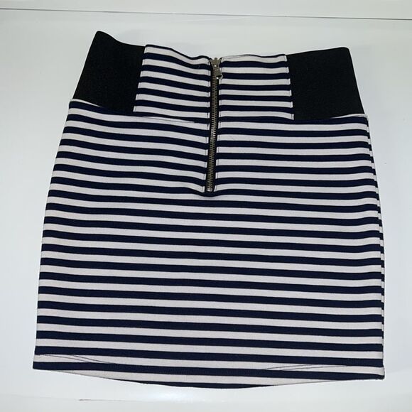 3 FOR $15 🙌🏼 Charlotte Russe Black white striped mini pencil skirt form fitting - Picture 2 of 4
